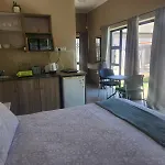 Balmoral Cottage, West Beach