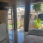 Balmoral Cottage, West Beach